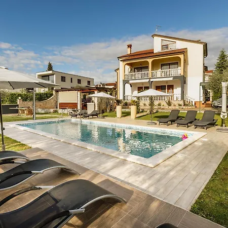 Villatota Umag Exterior photo